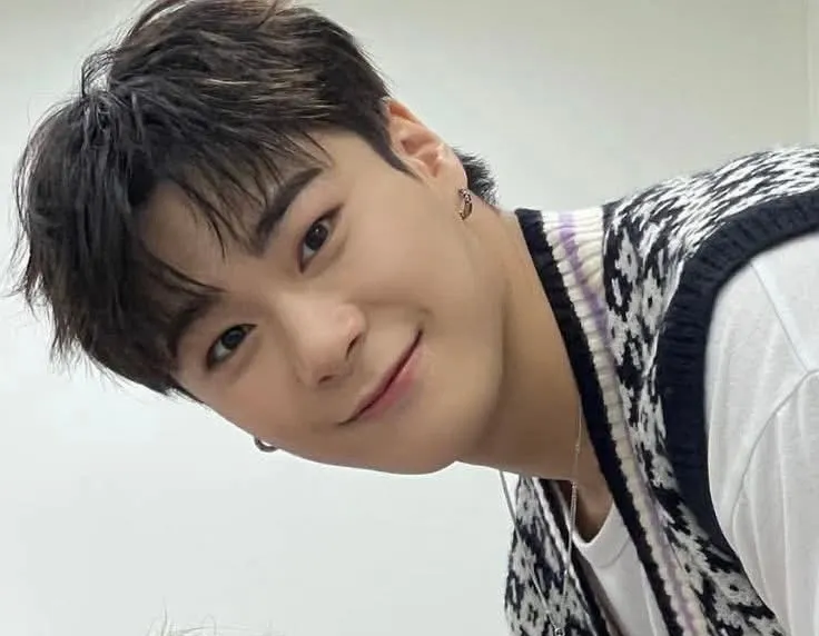 Recent activity shot of Moonbin (ASTRO)