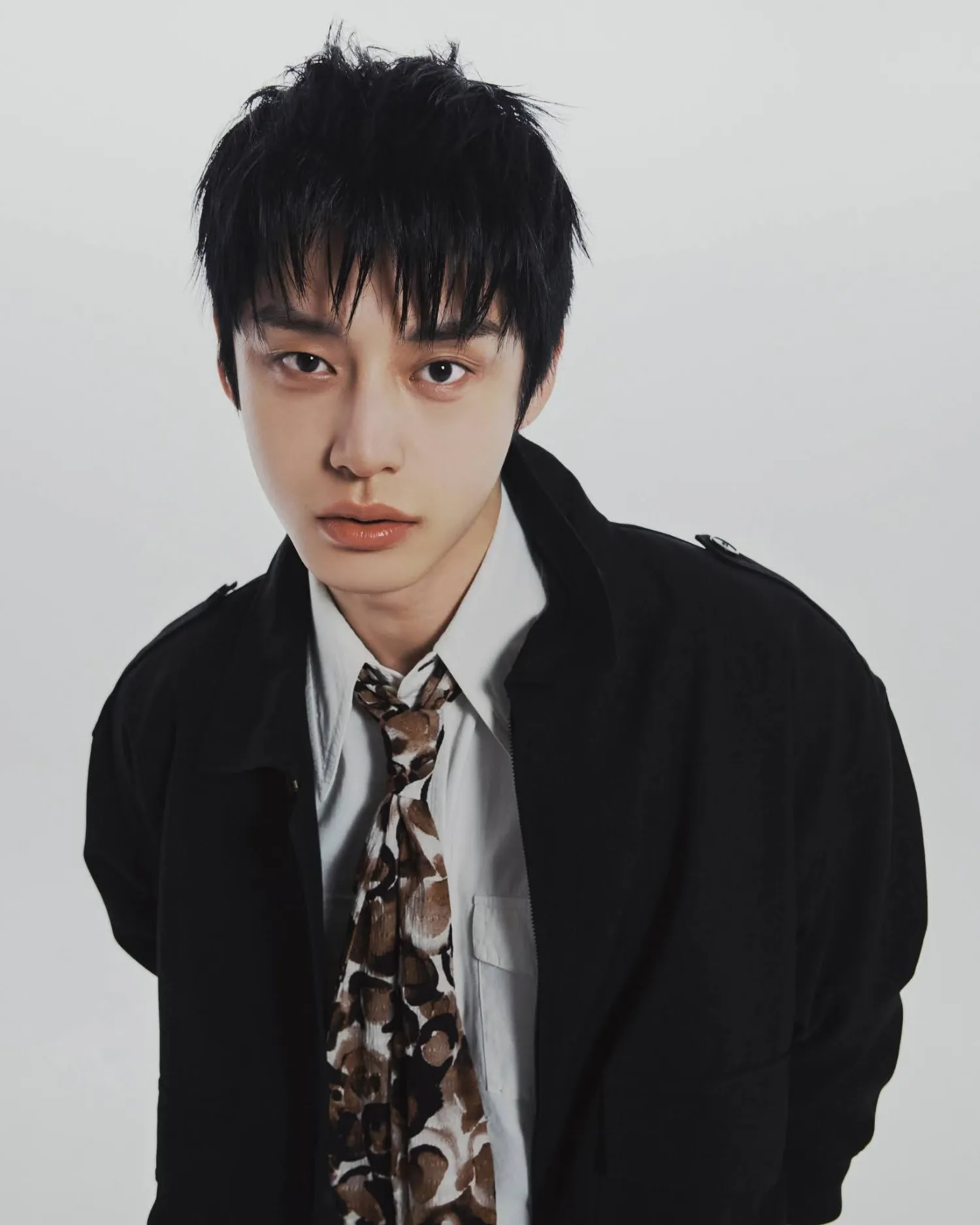 Behind-the-scenes cut of Kim Jiwoong (ZEROBASEONE)