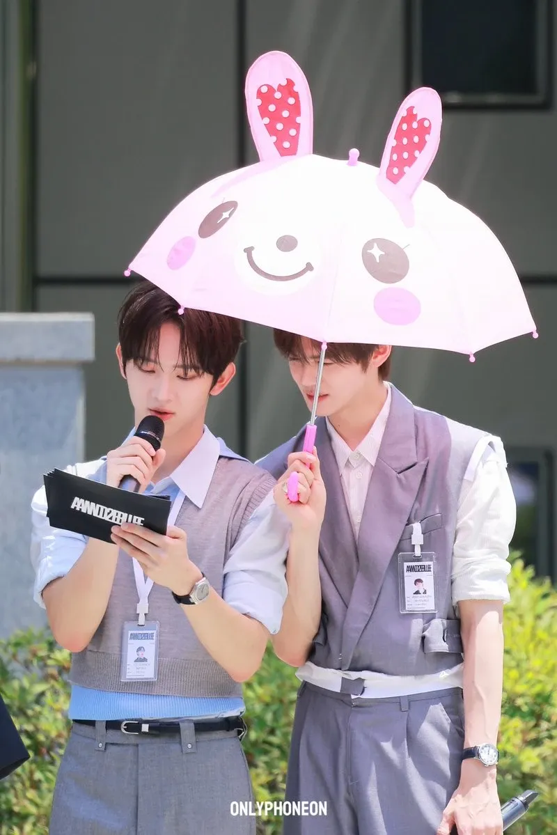 A moment captured by Yoo Seungeon (AND2BLE)'s fan