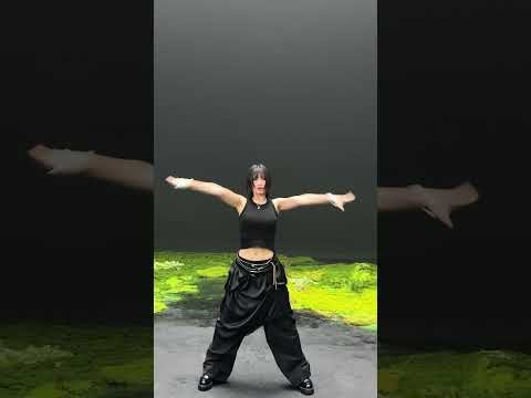 Foto aktivitas terbaru Momo (TWICE)
