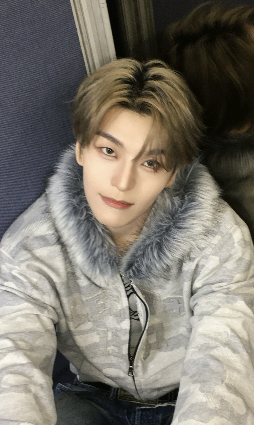 Fan-made special wallpaper for He Xinlong (ALPHA DRIVE ONE)