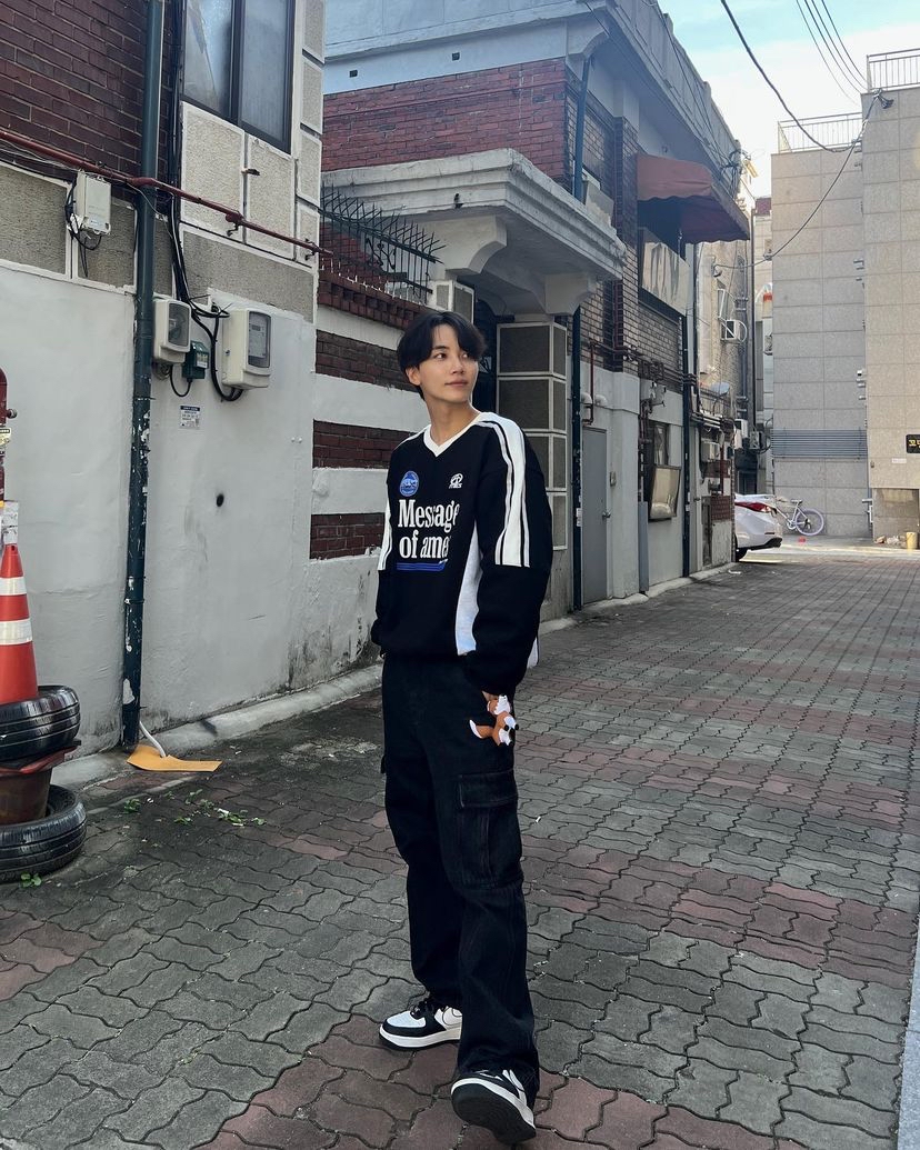 Recent activity shot of Jeonghan (SEVENTEEN)