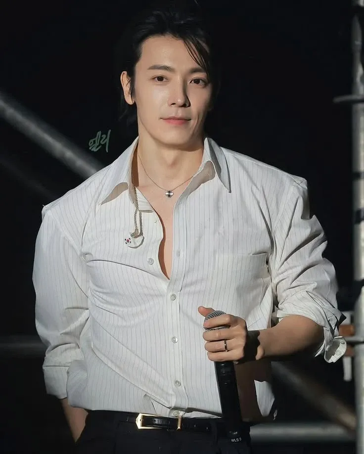 Momen yang diabadikan oleh penggemar Donghae (Super Junior)