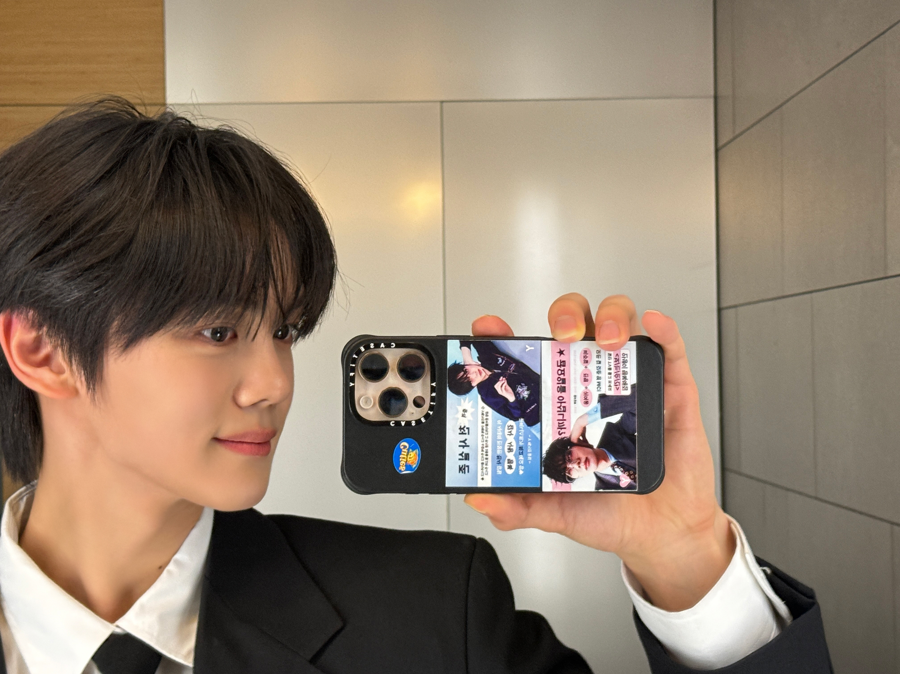 A moment captured by Kim Gyuvin's fan