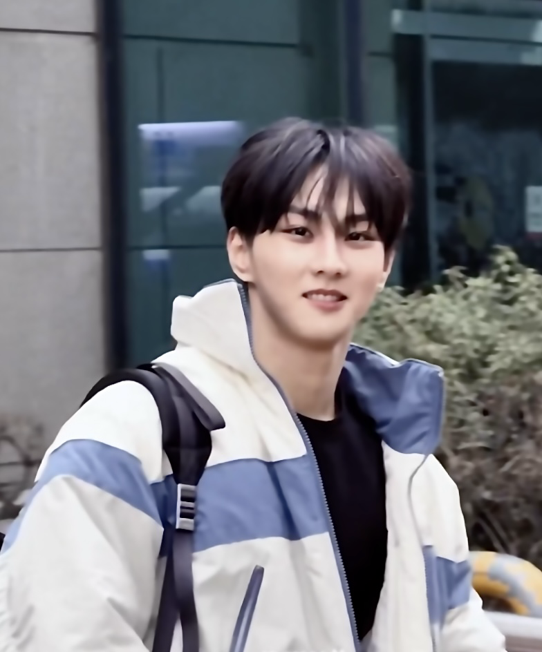 A moment captured by Jungwon (ENHYPEN)'s fan