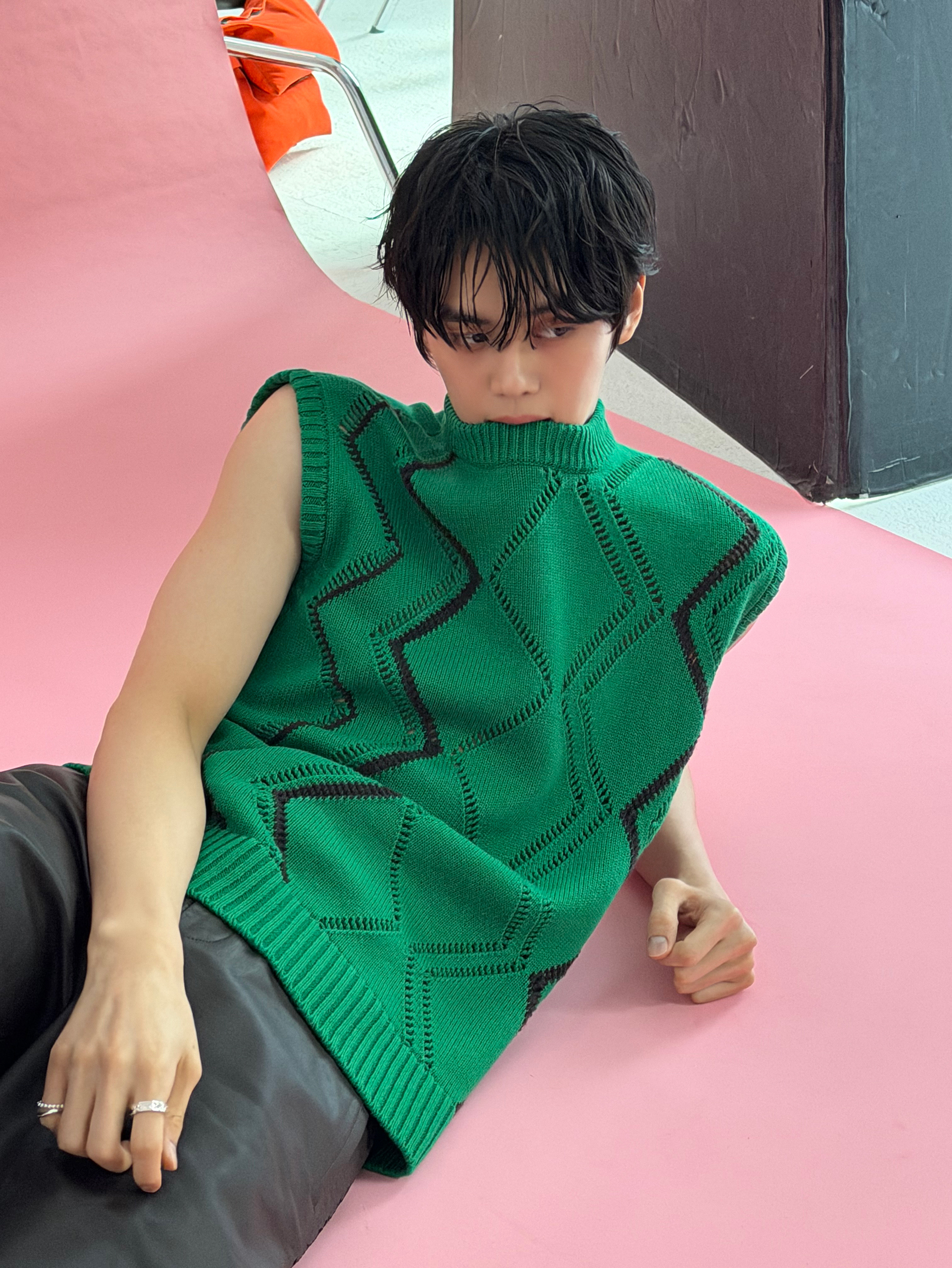 Behind-the-scenes cut of Kim Gyuvin