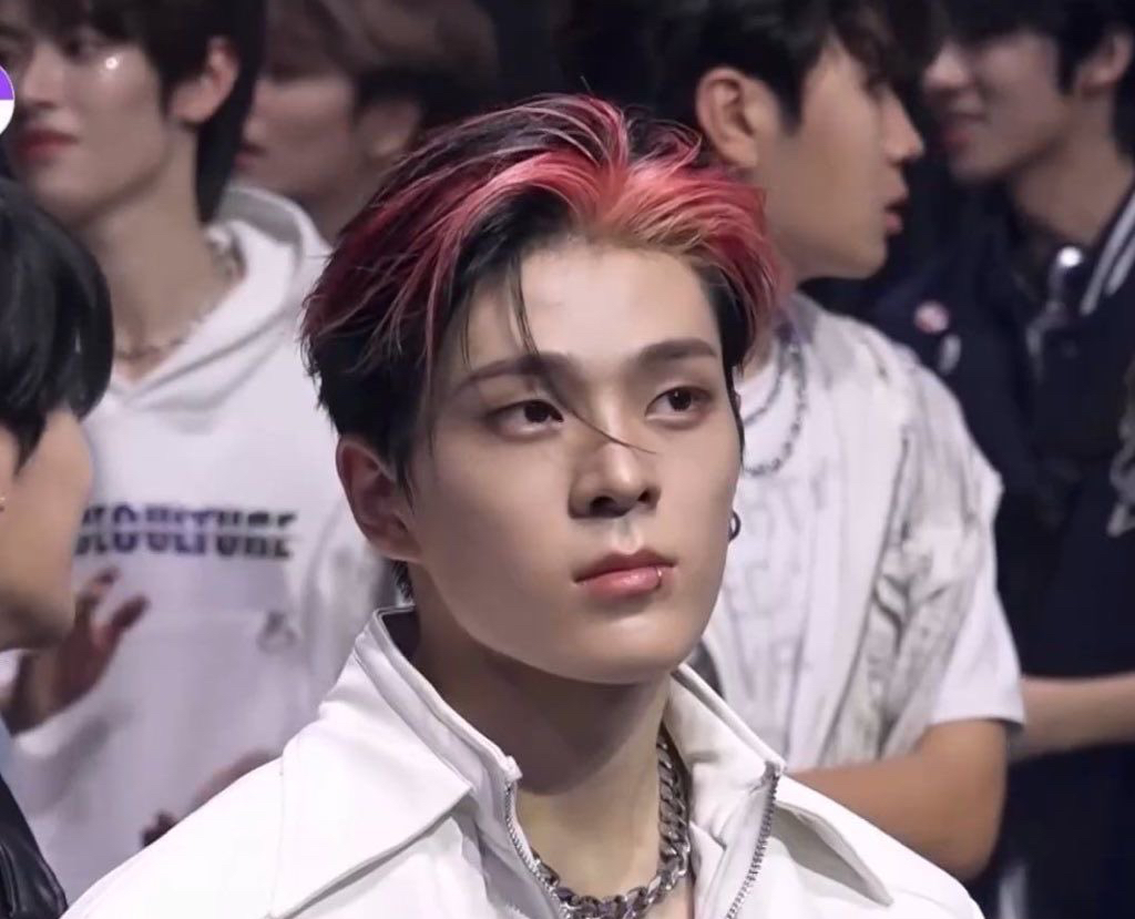 A moment captured by Kim Junmin (WHIB)'s fan