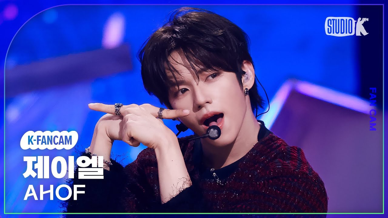 A moment captured by JL (AHOF)'s fan