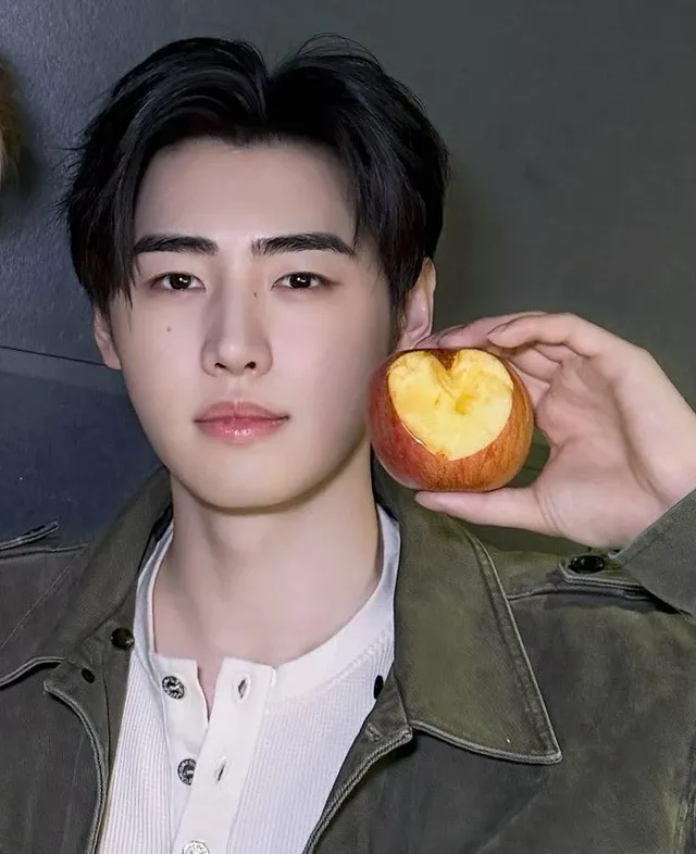 Foto aktivitas terbaru Sunghoon (ENHYPEN)