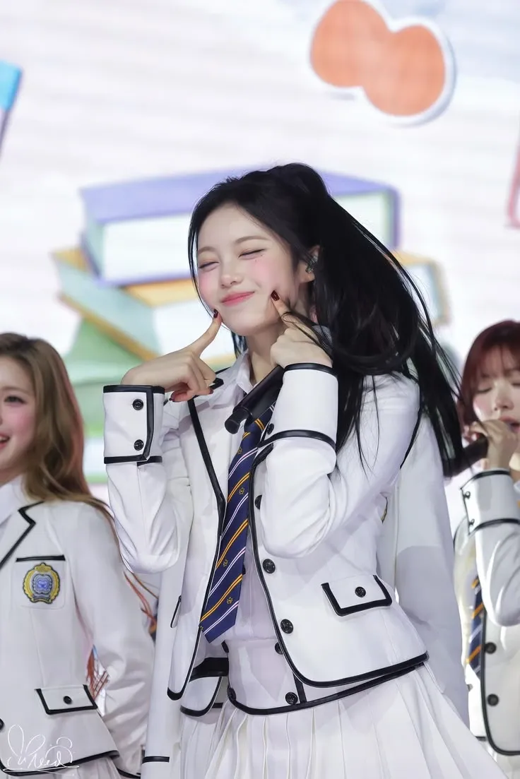 A moment captured by Ian (Hearts2Hearts)'s fan