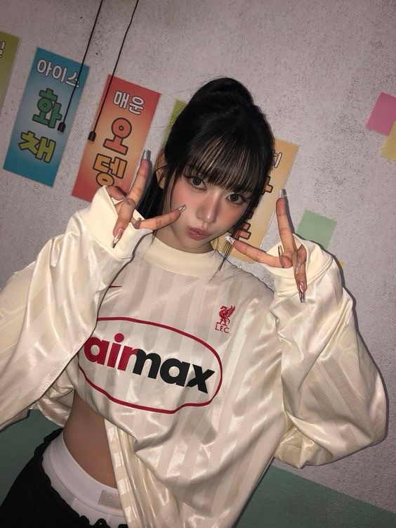 A moment captured by MEOVV's fan