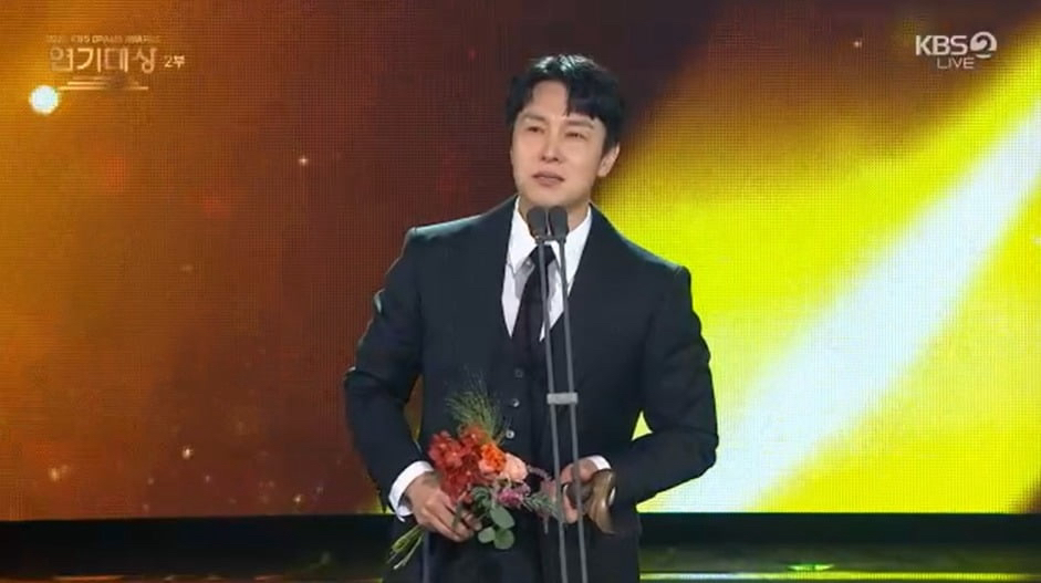 Behind-the-scenes cut of SHINHWA