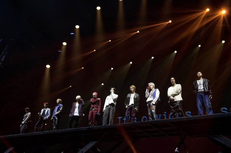 Foto aktivitas terbaru TREASURE