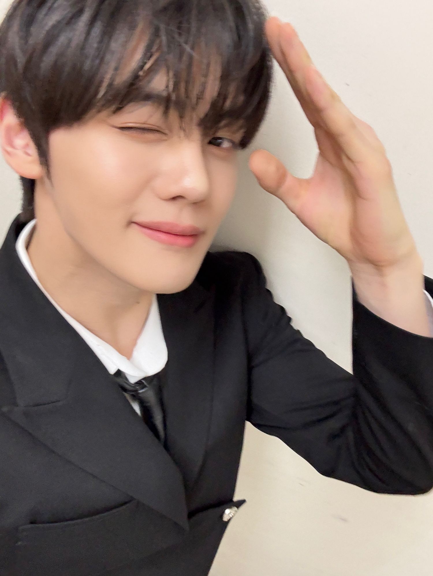 Recent activity shot of Kim Gyuvin (ZEROBASEONE)