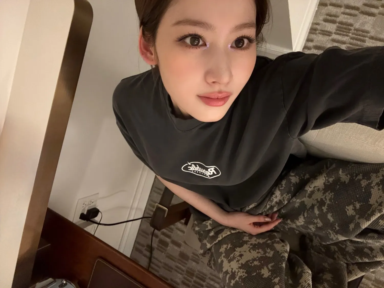 Foto aktivitas terbaru Sana (TWICE)