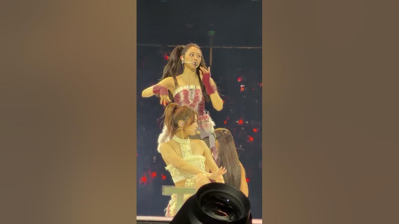 Momen yang diabadikan oleh penggemar Tzuyu (TWICE)