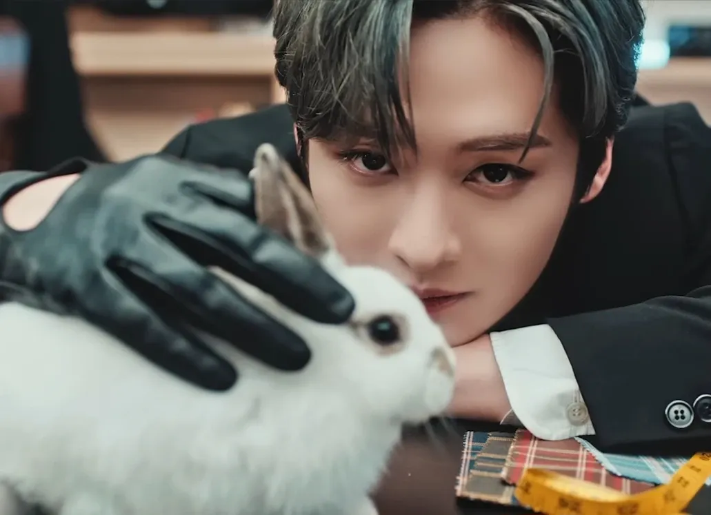 Potret di balik layar Lee Know (Stray Kids)