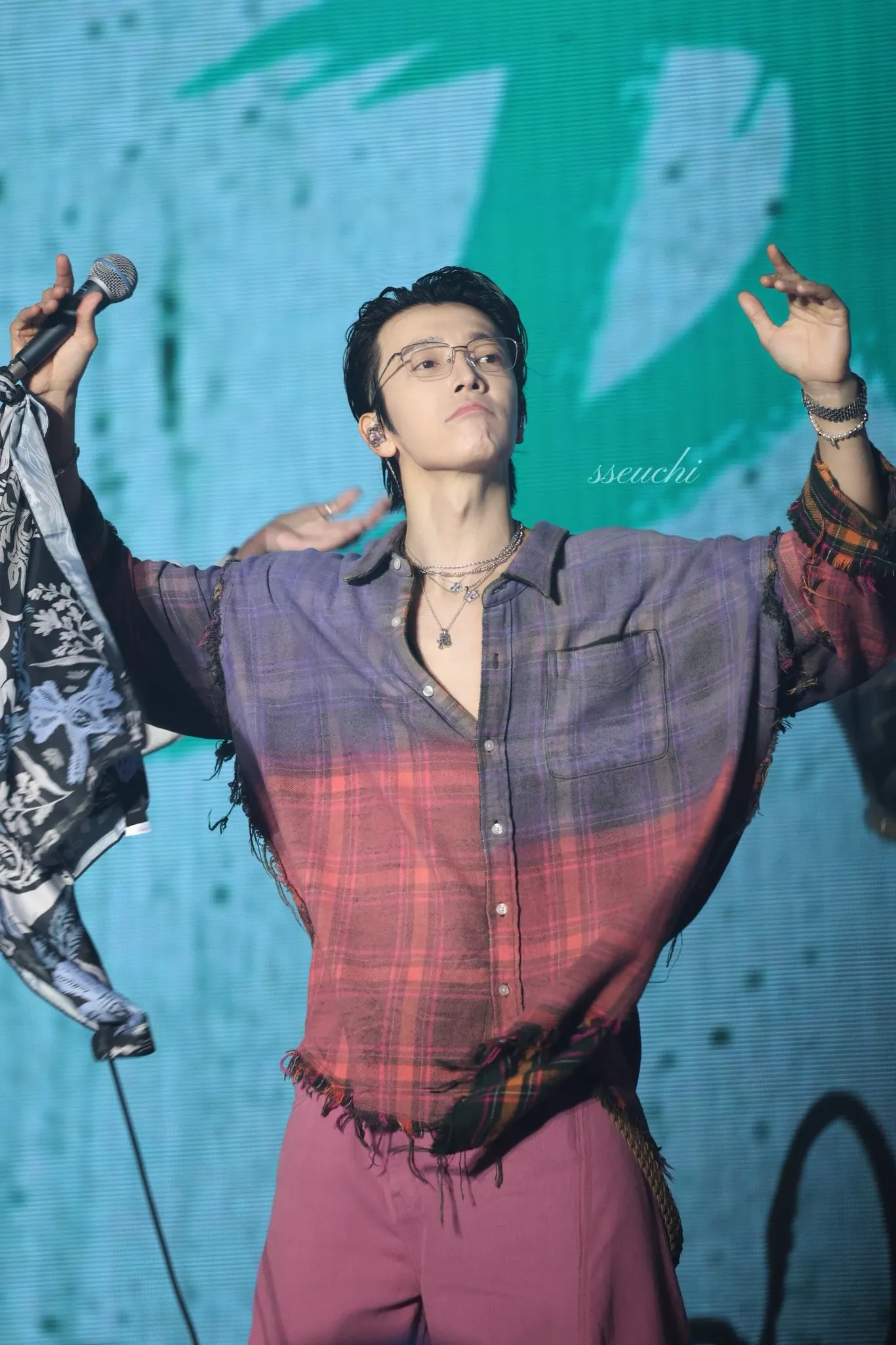 A moment captured by Donghae (Super Junior)'s fan