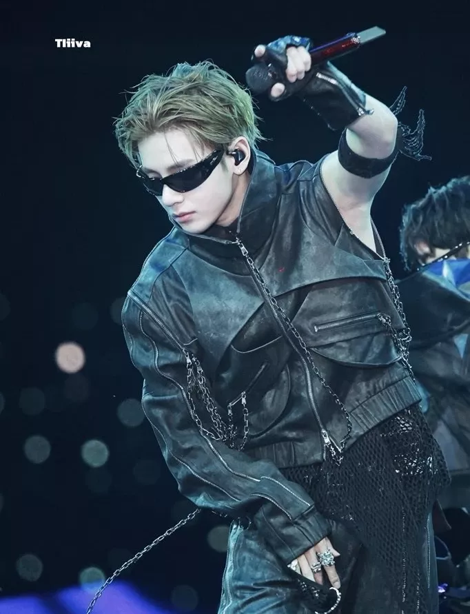 뷔 (방탄소년단)의 최신 사진
