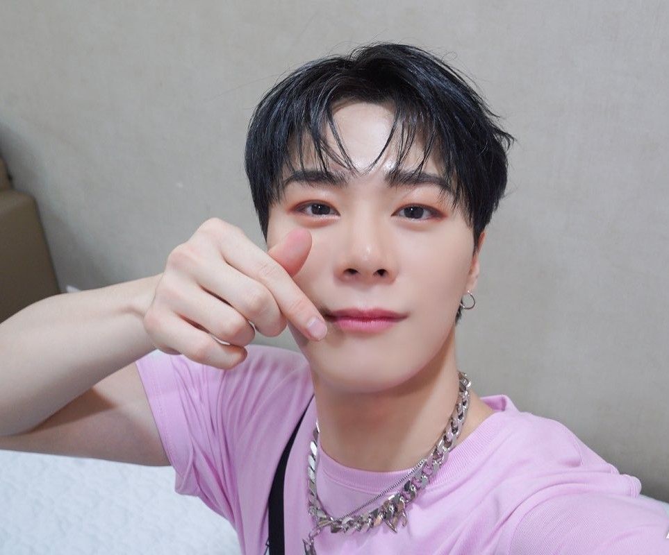 A moment captured by Moonbin (ASTRO)'s fan