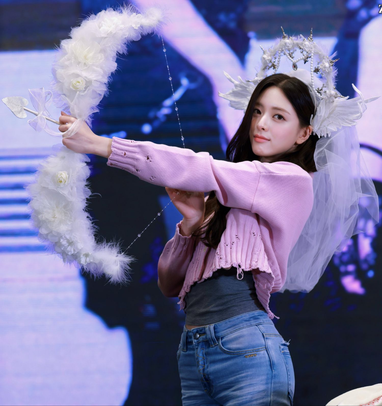 Behind-the-scenes cut of Yuna (ITZY)