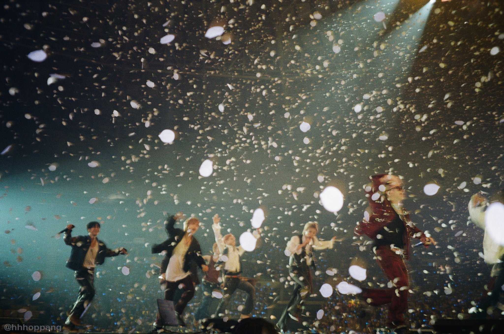 Latest photo of TREASURE