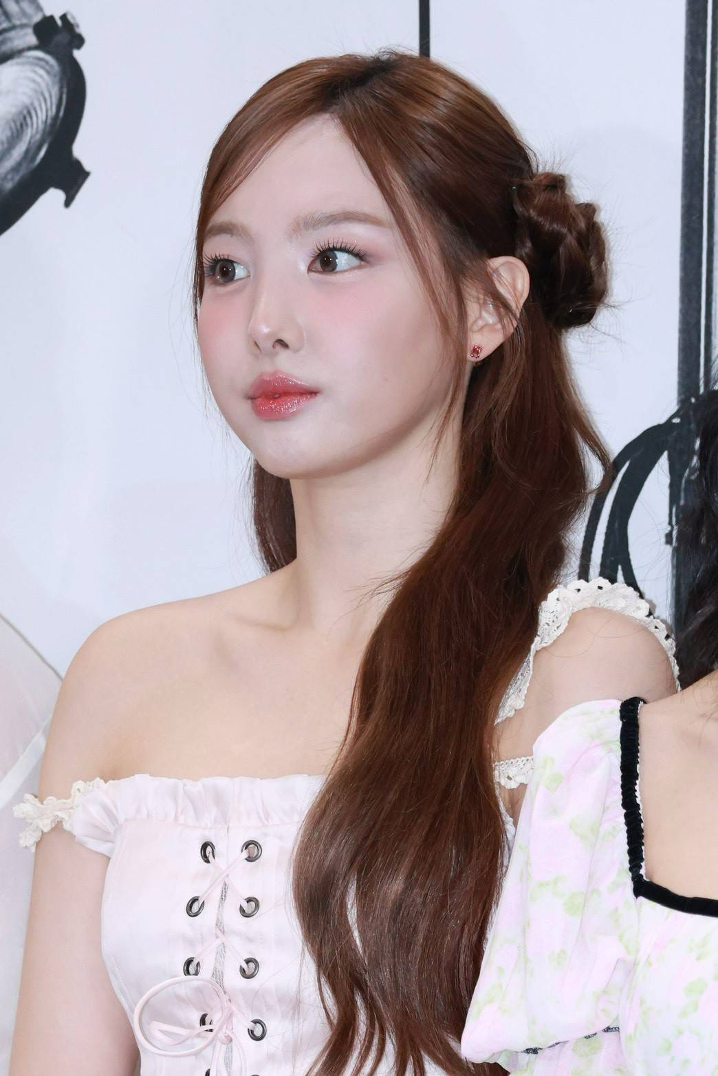 Recent activity shot of Nayeon (TWICE)