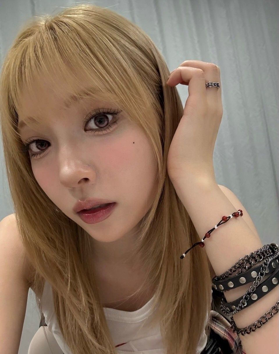 Behind-the-scenes cut of Mayuka (NiziU)