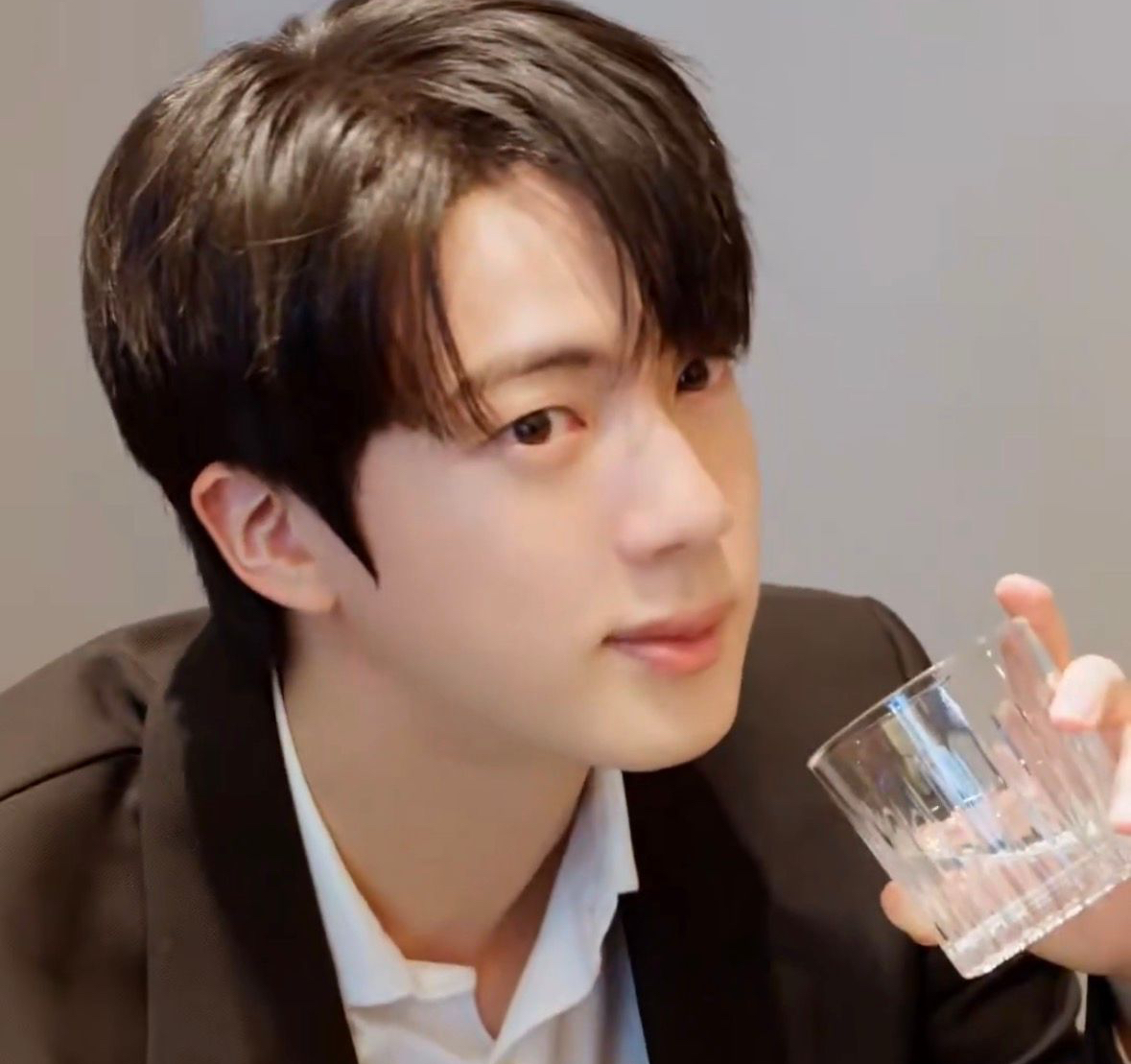 진 (방탄소년단)의 비하인드 컷