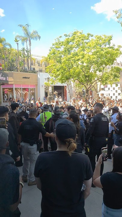 Trending idol content in the community