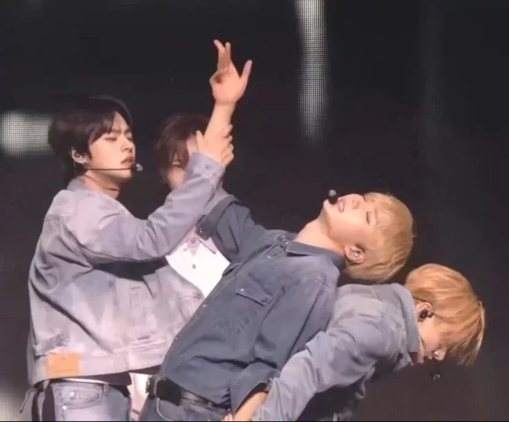 Behind-the-scenes cut of Kim Junseo (ALPHA DRIVE ONE)