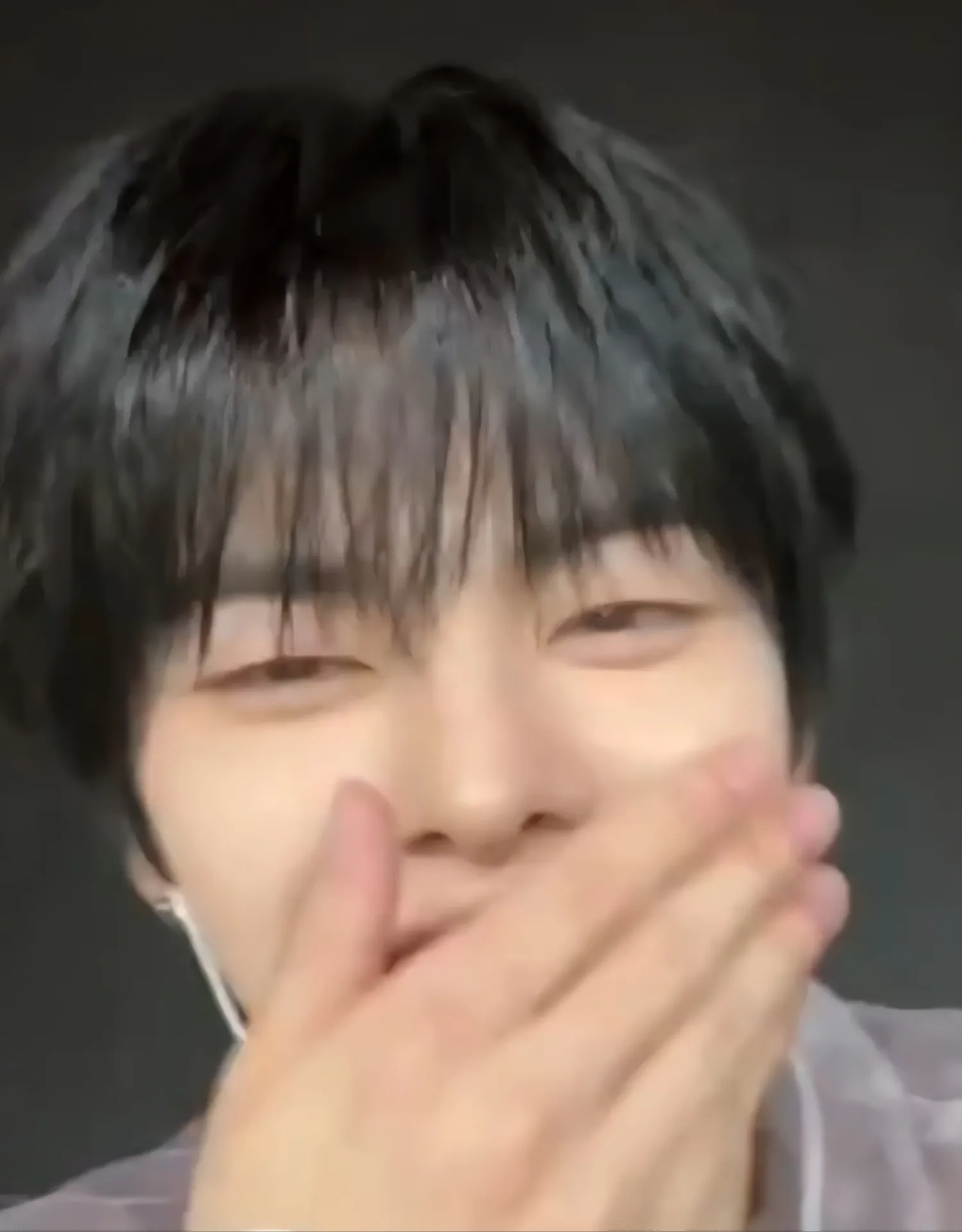 A moment captured by Lee Leo (ALPHA DRIVE ONE)'s fan