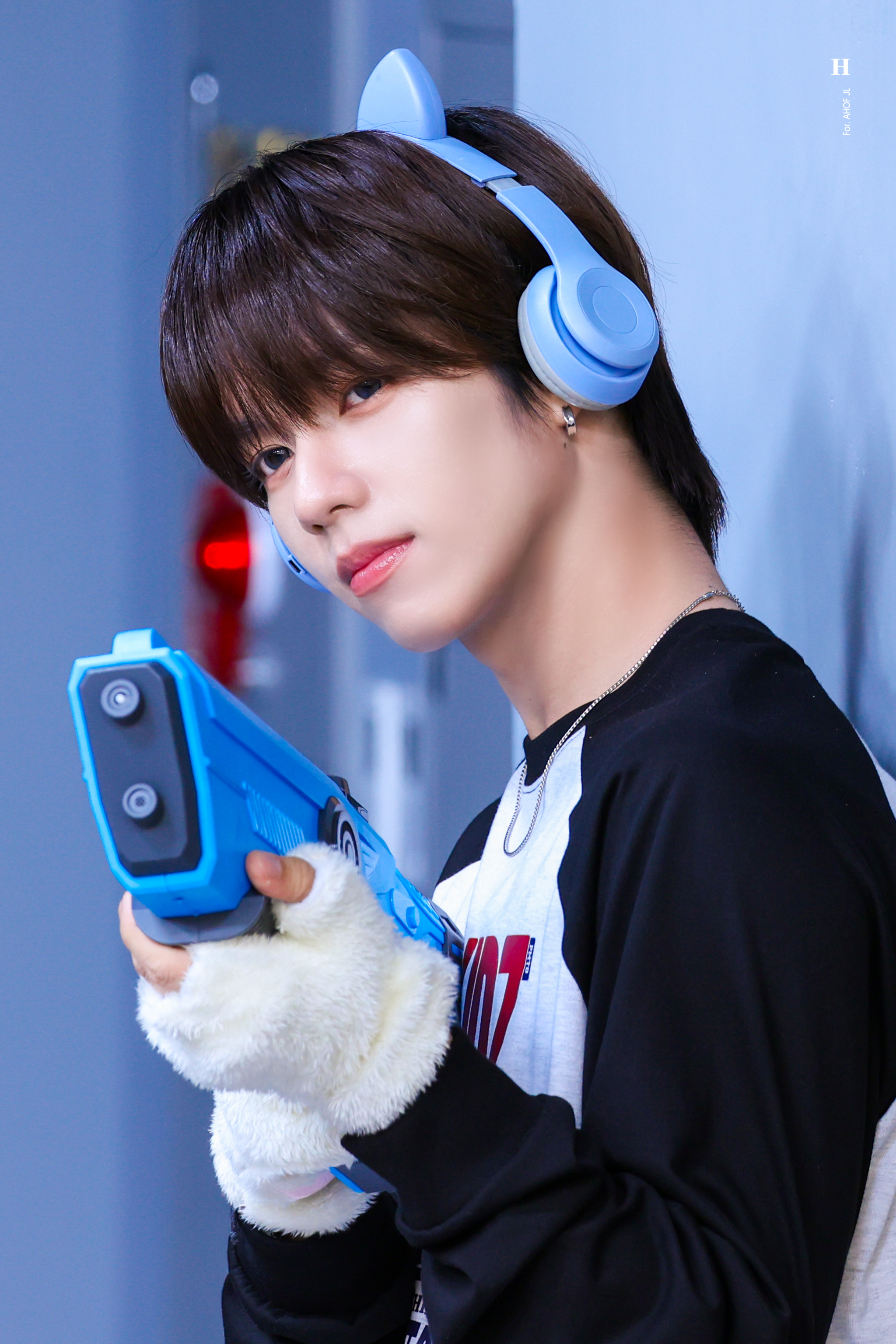 A moment captured by JL (AHOF)'s fan