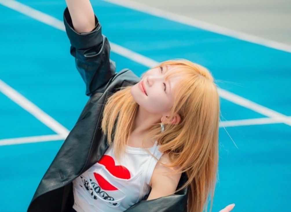 Latest photo of Mayuka (NiziU)