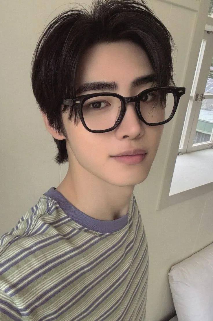 Recent activity shot of Sunghoon (ENHYPEN)