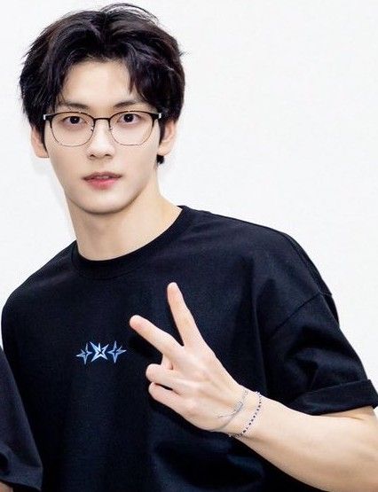 Foto aktivitas terbaru Soobin (TOMORROW X TOGETHER)