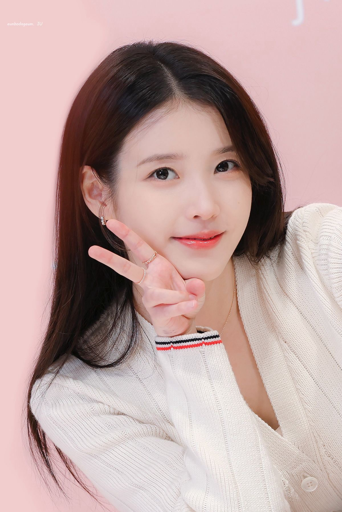 Foto aktivitas terbaru IU