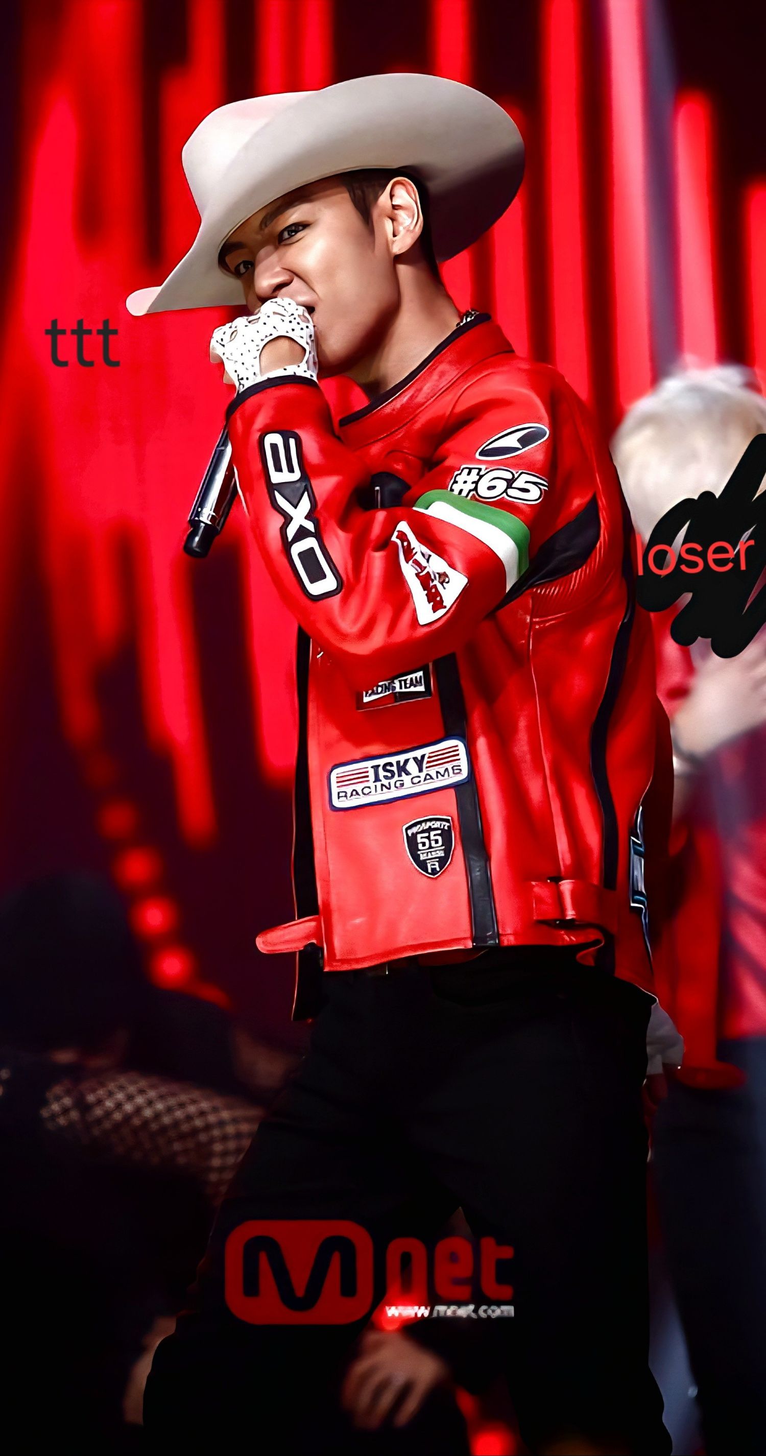 A moment captured by T.O.P's fan