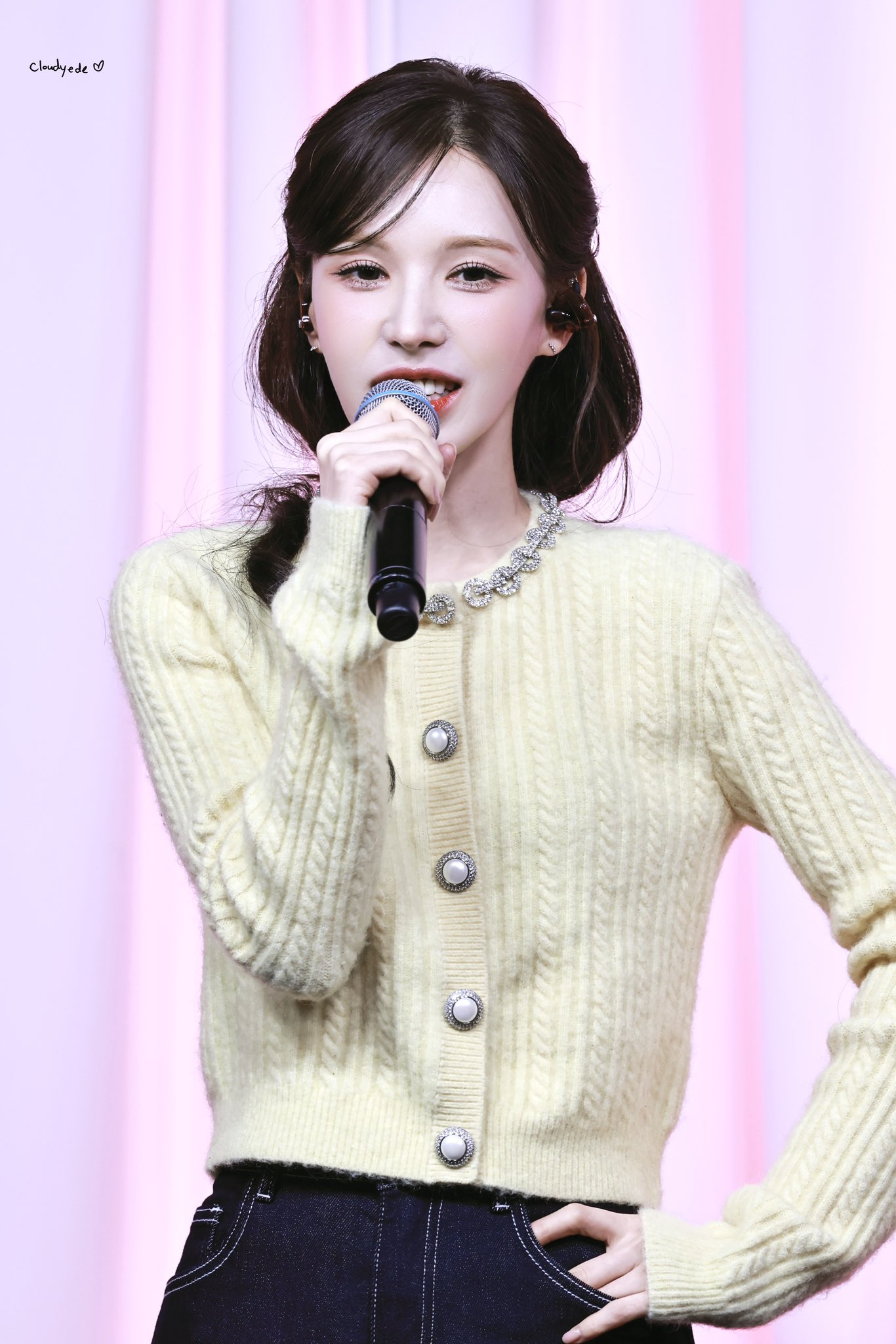 Behind-the-scenes cut of Wendy (Red Velvet)