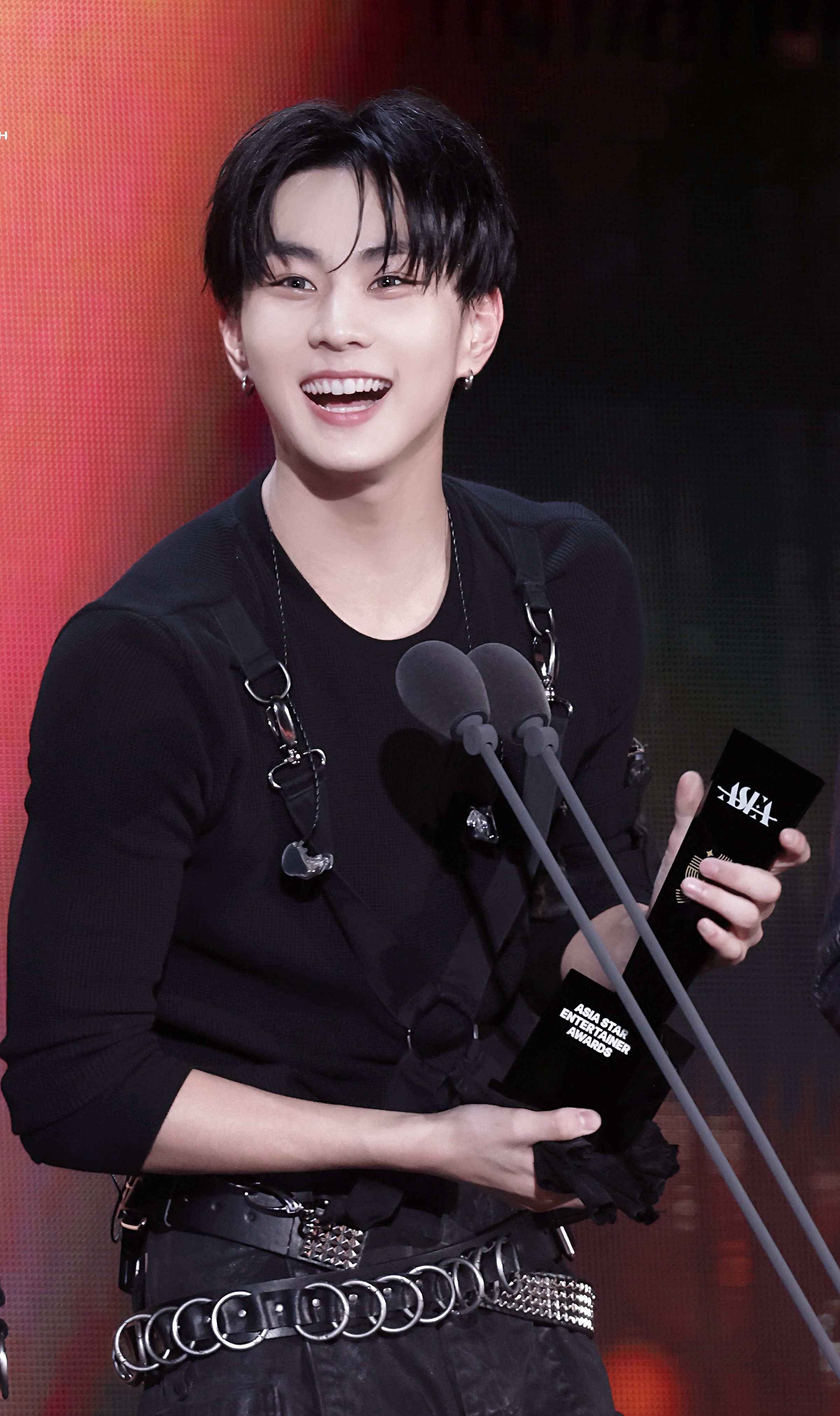 Today's most popular wallpaper in the Jungwon (ENHYPEN) community