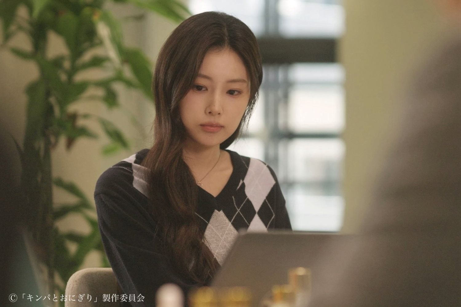 A moment captured by Kang Hyewon's fan