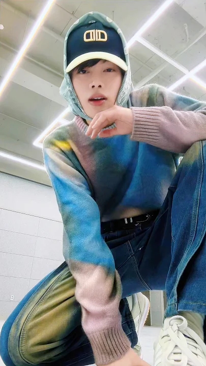 Foto terbaru Hanbin (TEMPEST)