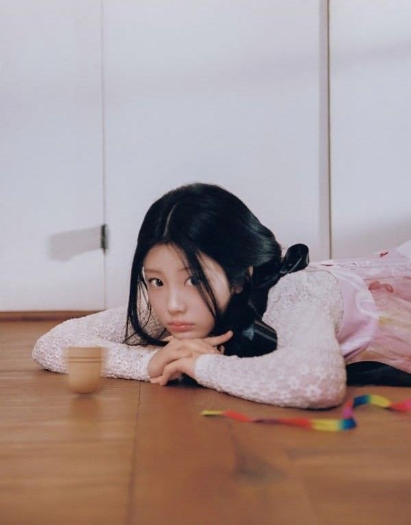 Behind-the-scenes cut of Wonhee (ILLIT)