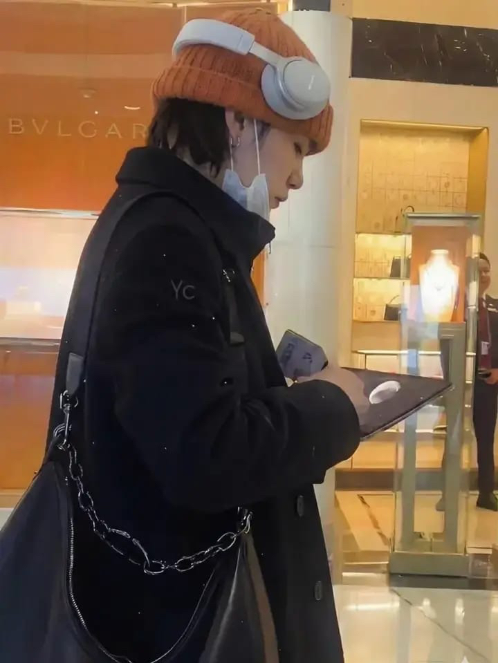 Behind-the-scenes cut of SUGA (BTS)