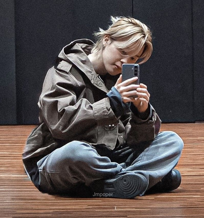 Foto aktivitas terbaru Jimin (BTS)