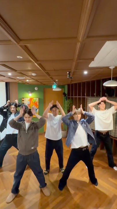 Fandom-recommended wallpaper image of EXO
