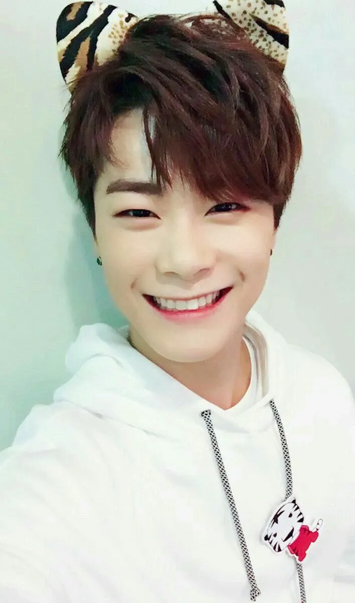 A heartfelt wallpaper shared by Moonbin (ASTRO)'s fans
