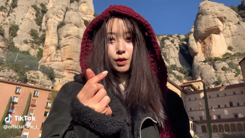 A moment captured by Kasahara Momona (ME:I)'s fan