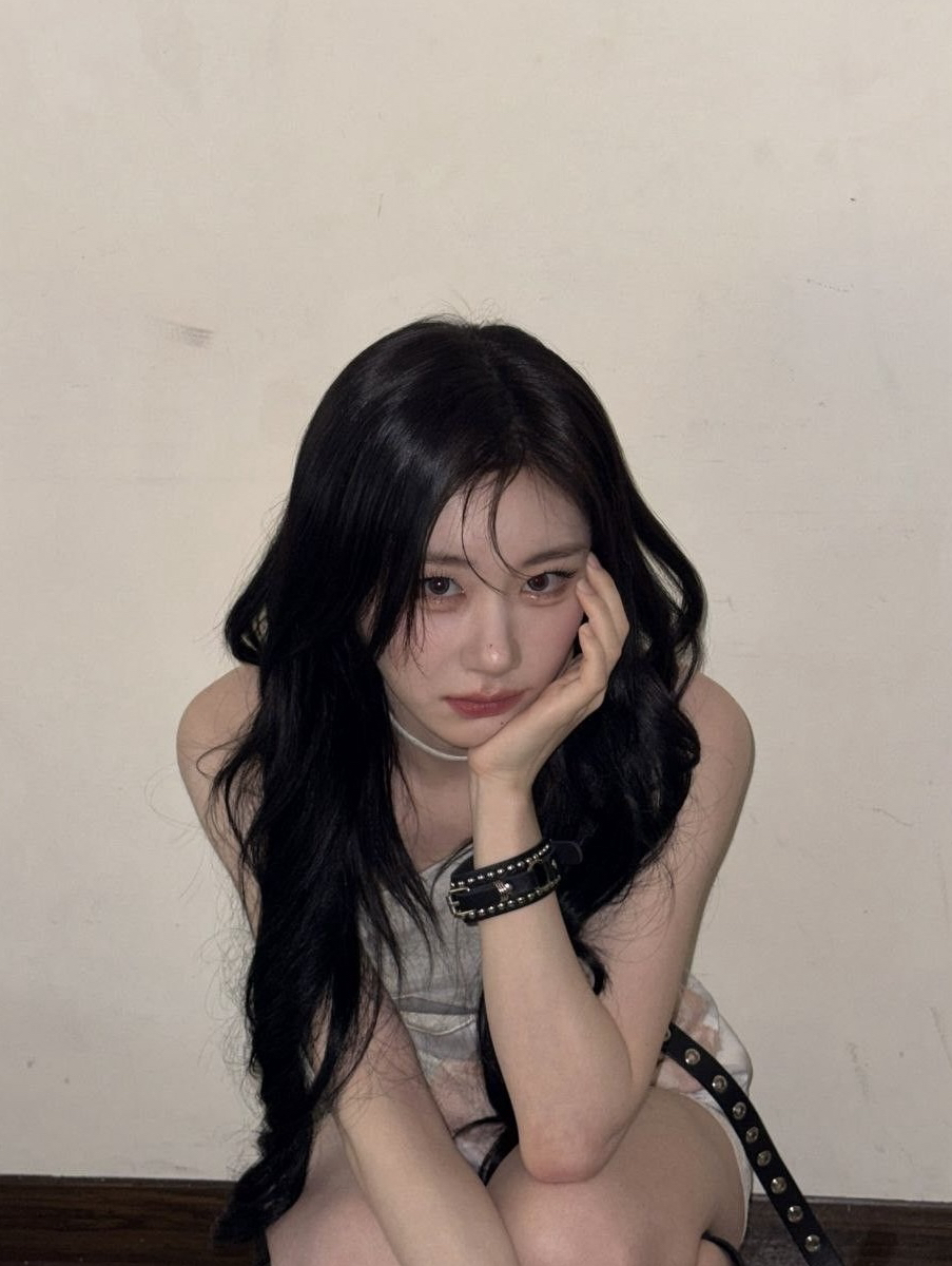 Latest photo of Chaeryeong (ITZY)