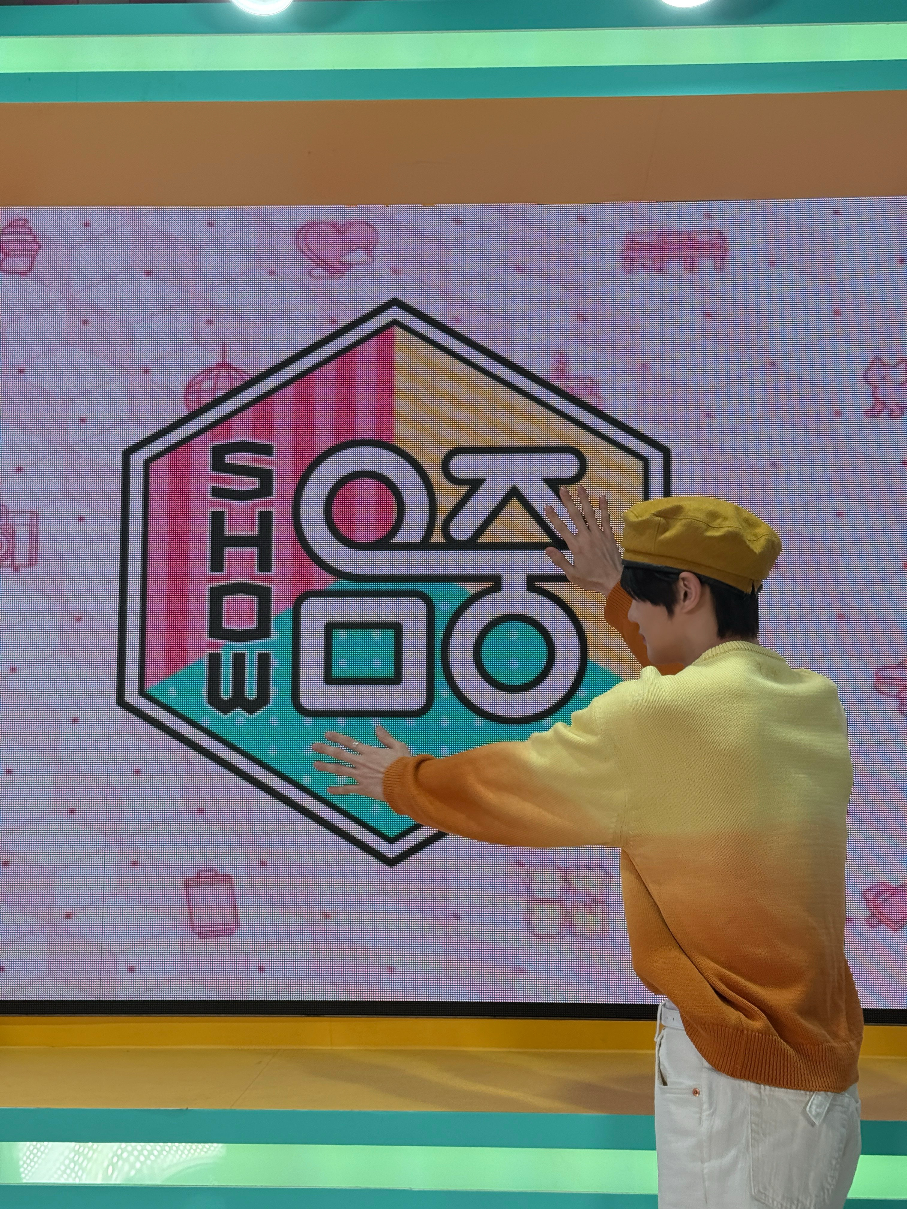 Behind-the-scenes cut of Kim Gyuvin (ZEROBASEONE)